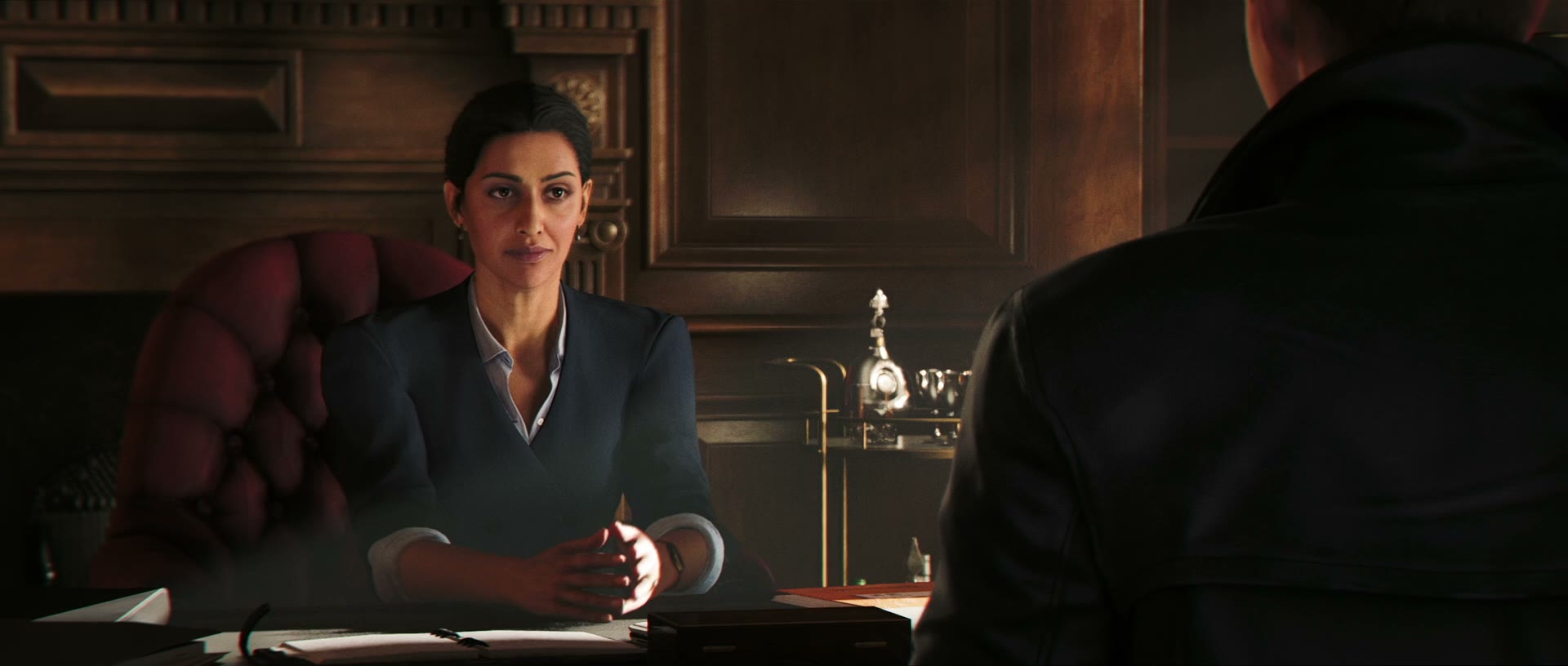 MI6-Briefing-Szene aus 007 First Light — Dialoge laufen englisch, deutsche Synchro fehlt